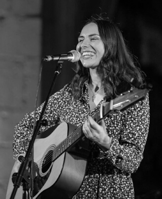 Keyboard + Piano Teacher, Guitar Teacher, Vocal Teacher Bríd Lyons