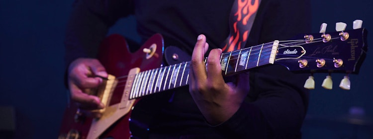 Kid learns to play guitar at School of Rock Usaquén 