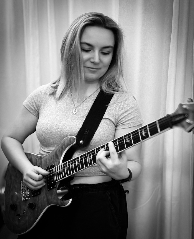 Guitar Teacher, Vocal Teacher Carly Rita